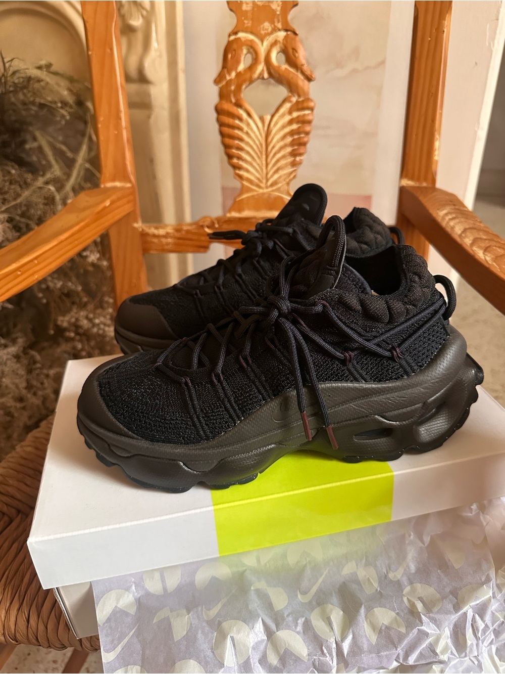 BRAND NEW_Nike Women's Air Max FlyKnit Venture Black Knit Platform Shoes
